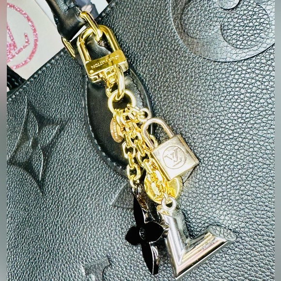 EUC Louis Vuitton Multi Colored Metal Kaleido V Key Chain Bag Charm - Picture 7 of 16